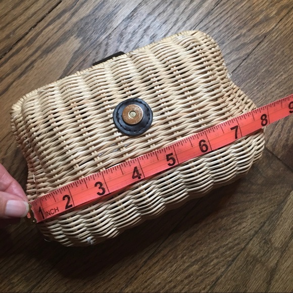 Wicker Clam Shell Purse - Picture 14 of 16